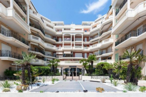 SUPERBE STUDIO AVEC TERRASSE EN FRONT DE MER